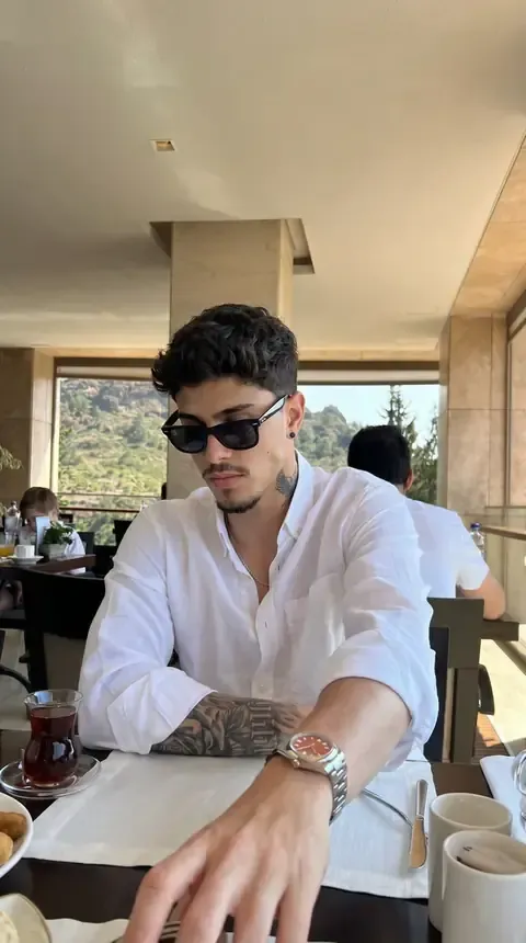 Amostra de foto em contexto Café com vista